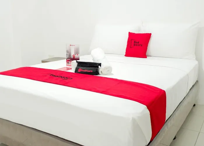 Reddoorz Plus @ Zapatera 2 ホテル セブ市